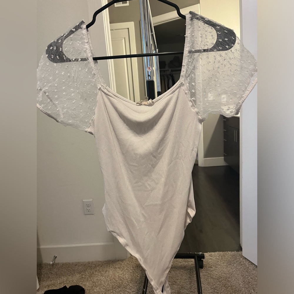 ALTER STATE white body suit with puffy cute mesh sleeves